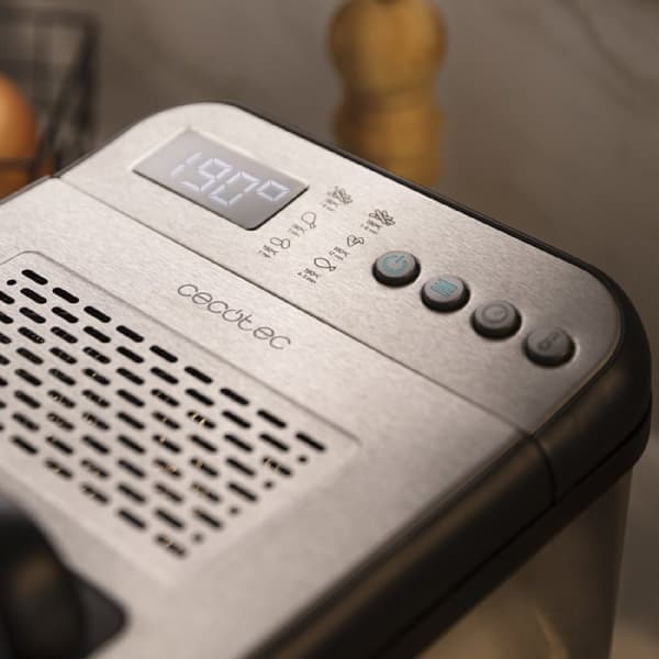 Cecotec 4.2-litre digital fryer, with stainless-steel elegant design and 5 preset programmes. Features 3270 W power and includes OilClean filter whic