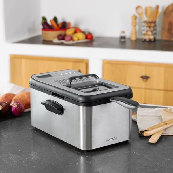 Cecotec 3.2-litre digital fryer, with stainless-steel elegant design and 5 preset programmes. Features 2400 W power and includes OilClean filter whic