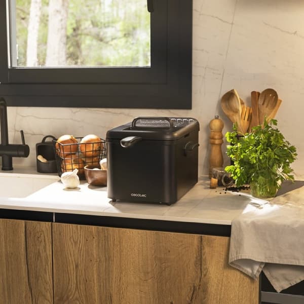 Cecotec 4.2-litre digital fryer, with stainless-steel, black-lacquered elegant design and 5 preset programmes. Features 3270 W power and includes Oil