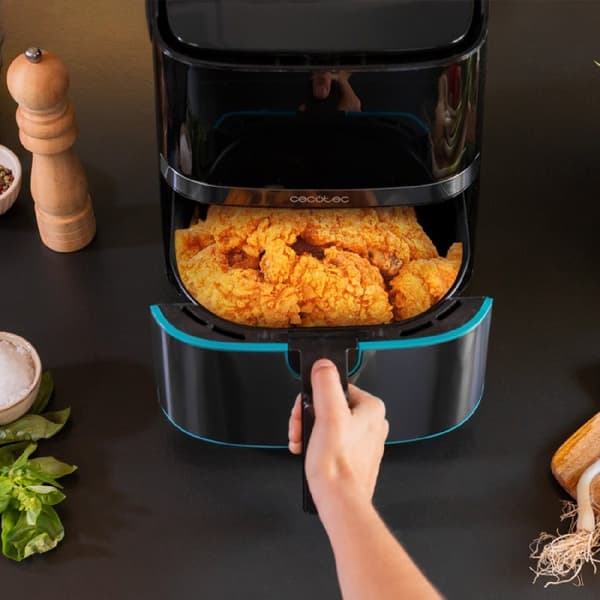 Cecotec Digital air fryer, with stainless-steel finish, oil-free, 5,5-L capacity, and PerfectCook technology.