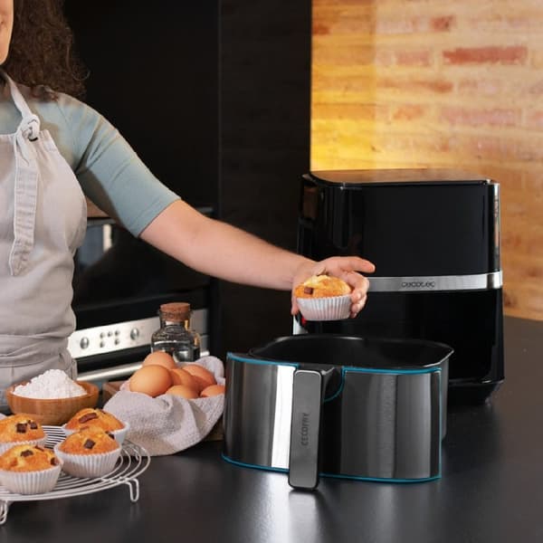 Cecotec Digital air fryer, with stainless-steel finish, oil-free, 5,5-L capacity, and PerfectCook technology.