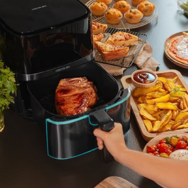 Cecotec Digital air fryer, with stainless-steel finish, oil-free, 5,5-L capacity, and PerfectCook technology.