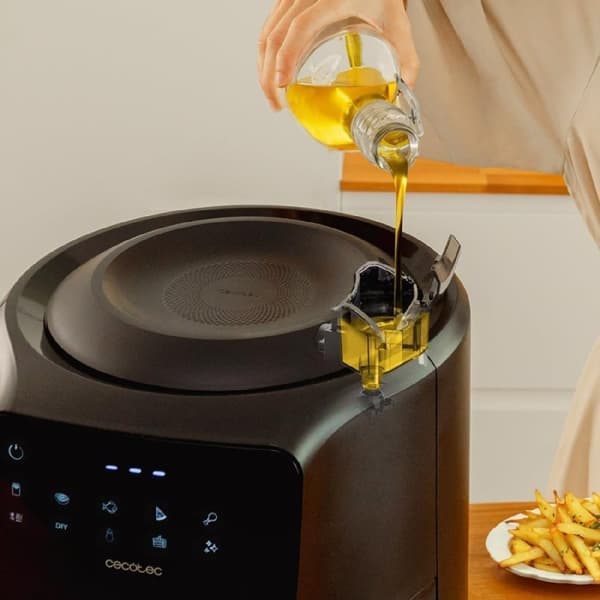 Cecotec 5.5 l digital air fryer with built-in oil spray and automatic/manual 7-level spraying. Advanced hot-air technology, 1550 W, multifunctional t
