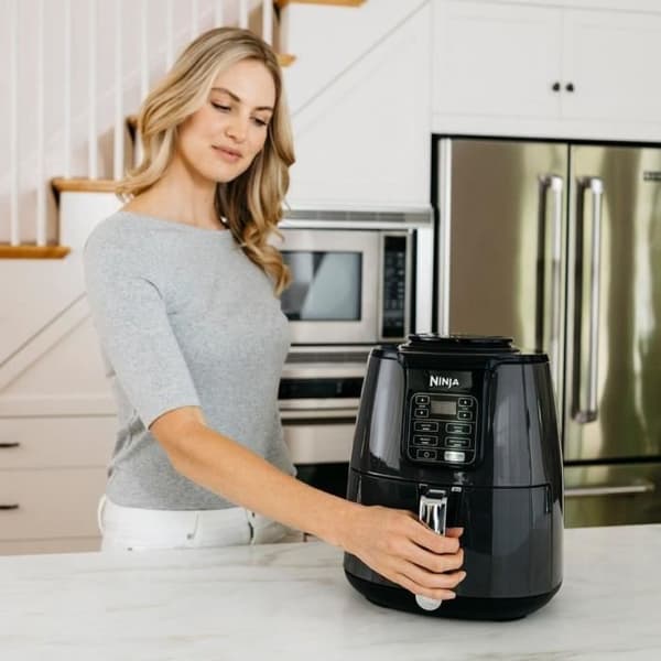 NINJA frityr utan olja - AF100EU - Kapacitet 3,8L - 4 tillagningsprogram - 1550W