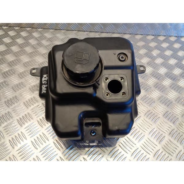 bensintank skoter peugeot 50 kisbee 4 takt- USED