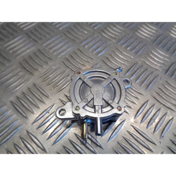 bränslepump depressionsventil skoter peugeot 80 50 100 125 sv sym jonway 150 200 kinesiska gy6 quad atv ...- USED