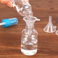 Miniatyrbillede 6 af 8: 30 miditer i gennemsigtig plast. Velegnet til flasker, påfyldning af laboratorievæsker, æteriske olier, sandmaling, parfume osv.