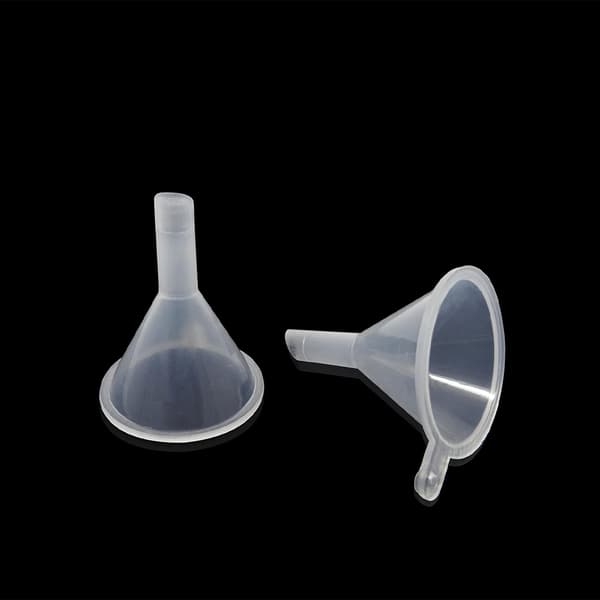 30 miditer i gennemsigtig plast. Velegnet til flasker, påfyldning af laboratorievæsker, æteriske olier, sandmaling, parfume osv.