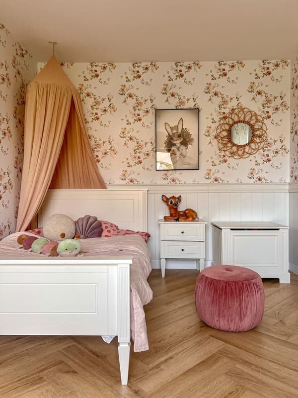 Säng Ines 120x200 cm med dekorativ huvudgavel – För barn och tonåringar, vit eller grå
