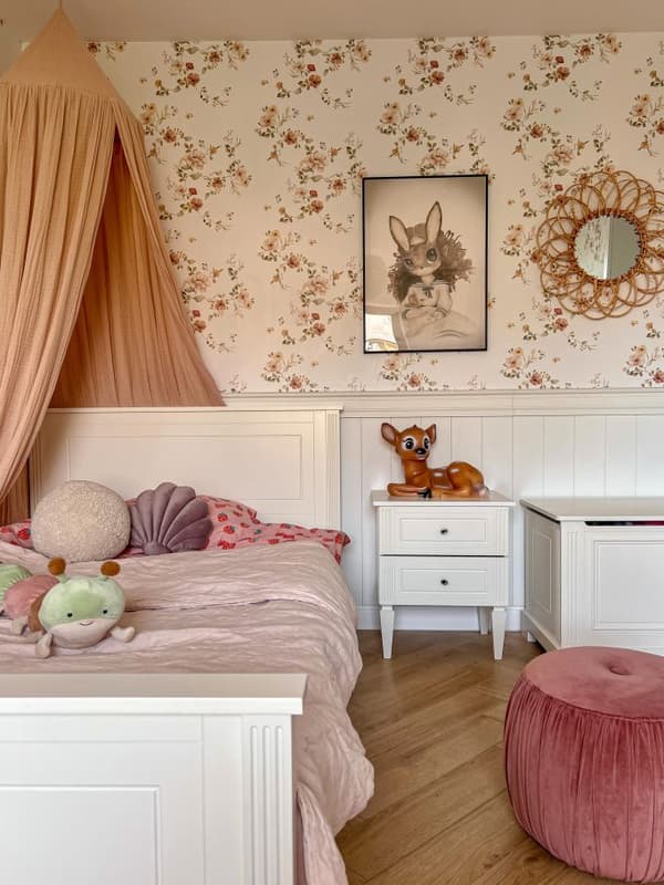 Säng Ines 120x200 cm med dekorativ huvudgavel – För barn och tonåringar, vit eller grå