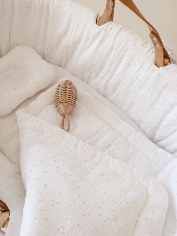 Kurv-sengetøjssæt - bomuldsmusselin, allergivenligt fyld, hovedgærde, Oeko-TEX Standard 100 Golden Dots Snow
