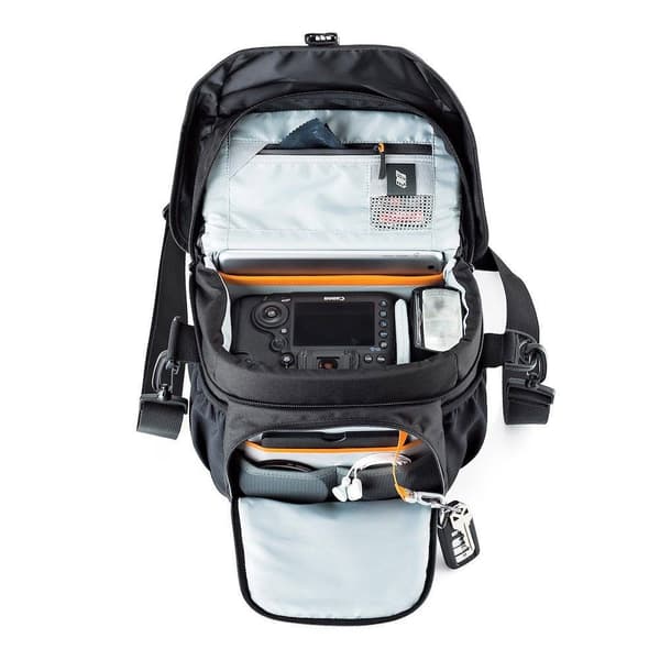 Lowepro Nova 170 Aw Ii Svart