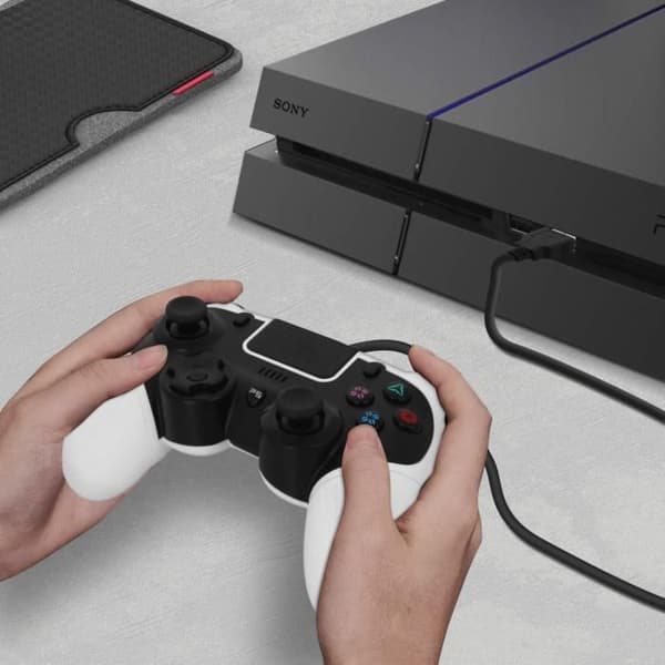 Gamepad - LinQ - PS4/PC - Kabelansluten - Vibration - Sixaxis - Svart Vit
