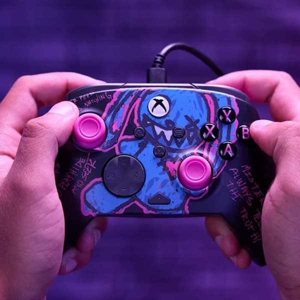 Trådbunden kontroller - Rematch GLOW - Xbox One och Series X|S - PDP - Motif Minster Peeks - Svart