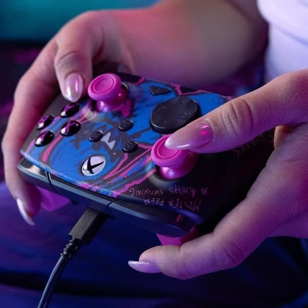 Trådbunden kontroller - Rematch GLOW - Xbox One och Series X|S - PDP - Motif Minster Peeks - Svart