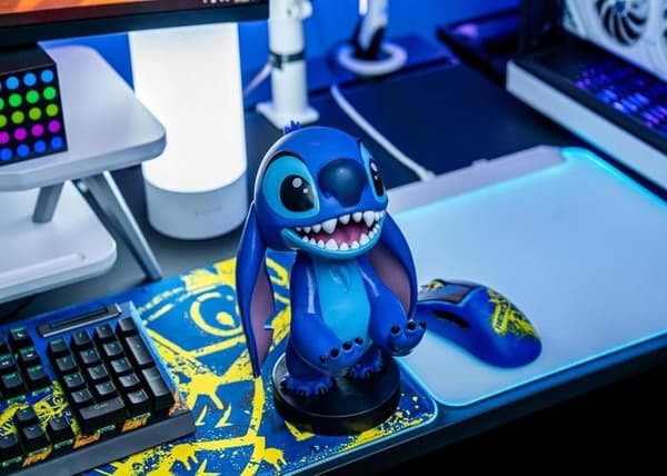 Figurinstöd manette - Disney - Smiley Stitch - 21,6 cm - Kompatibel med PS5 och Xbox - Present till Lilo & Stitch-fan