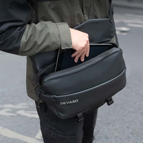 INF Snygg Svart Magnetisk Stängning Crossbody Väska för Gaming