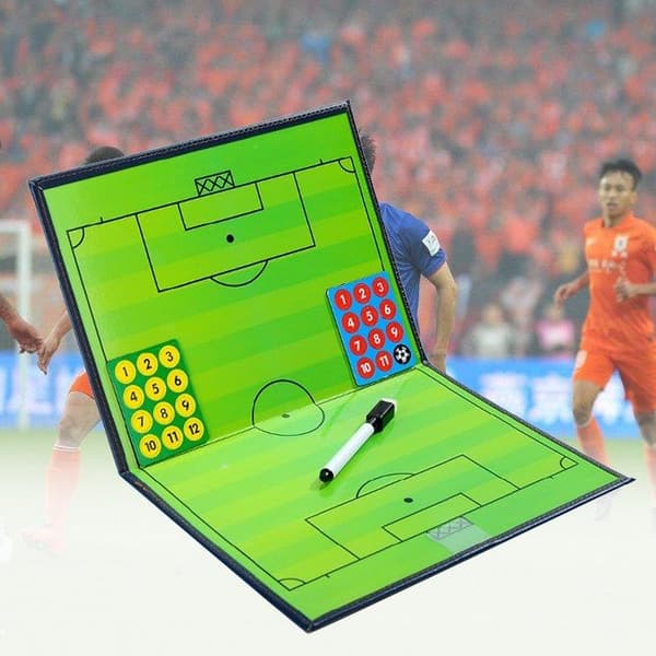 Sammenleggbar magnetisk taktiktavle for fotball