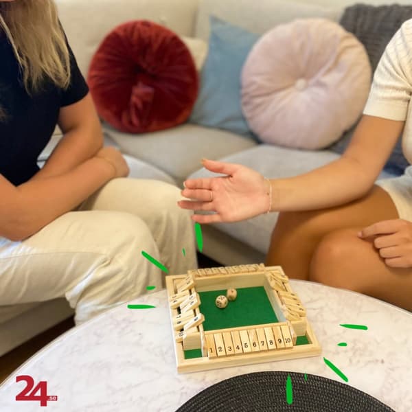 Shut The Box för 4 spelare – klassiskt tärningsspel i trä för hela familjen