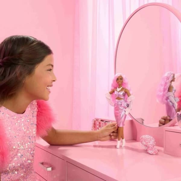Doll Barbie HYV25