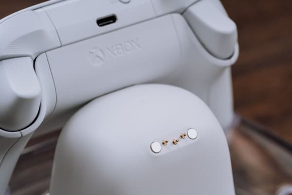 8BitDo Dual Charging Dock -lataustelakka, valkoinen, Xbox