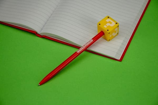 Bläckpenna med Frågetackenblock