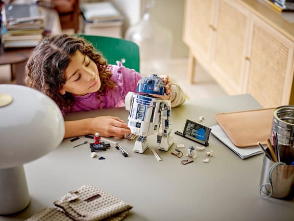 LEGO Star Wars 75379  - R2-D2™