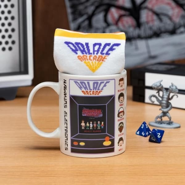 Paladone Stranger Things krus og sokker