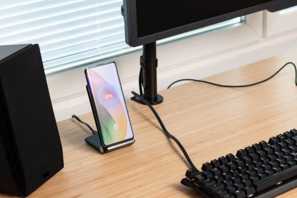 Wave Qi Desktop Stand 15W med trådløs lading, svart