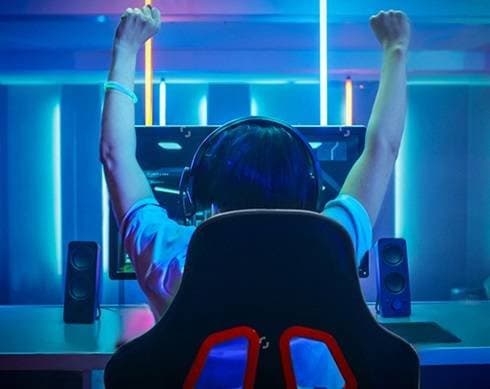 Gaming stol med benstøtte, nakkepude og rygpude - Sort/Rød