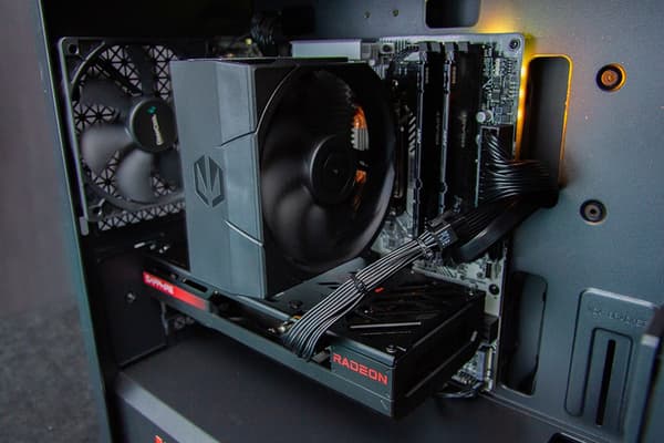HAL3000 Online Gamer / AMD Ryzen 5 7600/ 32GB DDR5/ RX 7600/ 1TB PCIe SSD/ WiFi/ W11