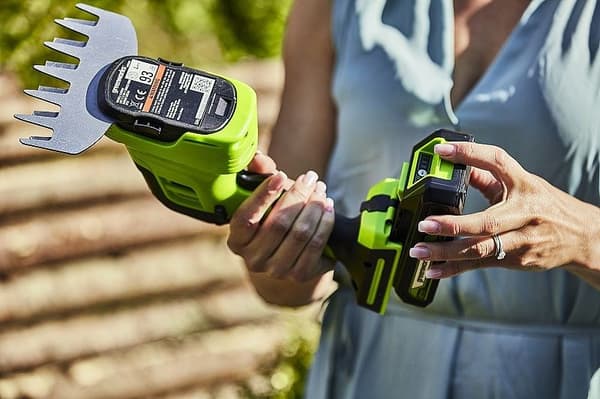 Gräs- och häcktrimmer 24V 2Ah Greenworks G24SHTK2 - 1600607VA