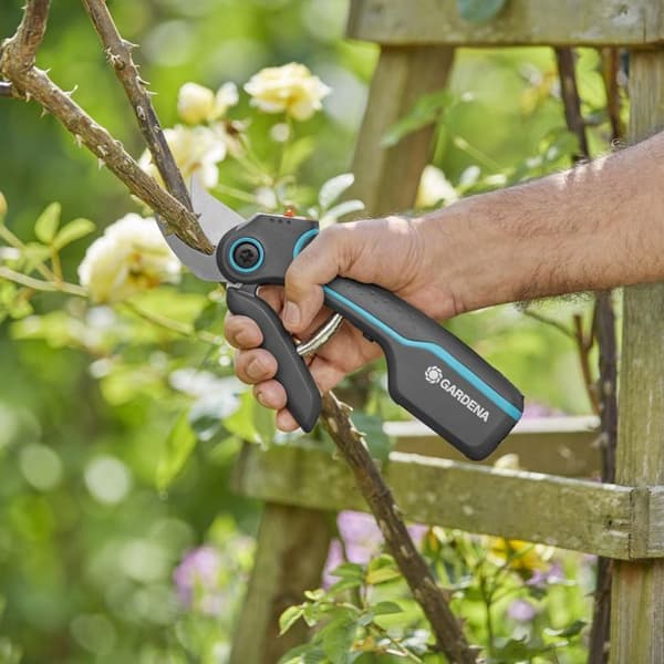 AssistCut Gardena batteribeskärare