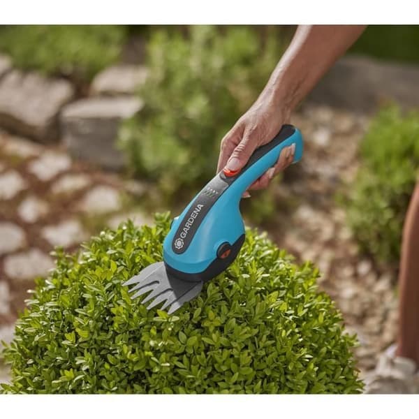 ClassicCut Li gräsklippare - 3,6V / 2,5 Ah - Knivskydd / USB-C - 9884-20 kabel