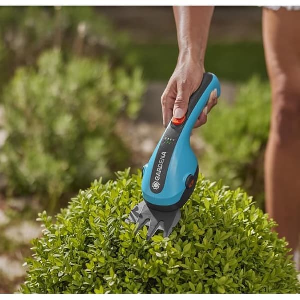 ClassicCut Li gräsklippare - 3,6V / 2,5 Ah - Knivskydd / USB-C - 9884-20 kabel
