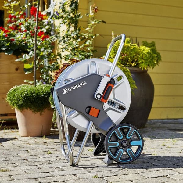 GARDENA CleverRoll® M metallslangupprullare - Klassisk slang 25m Ø15mm - Lämplig för liten trädgård - Komplett set (18543-26)