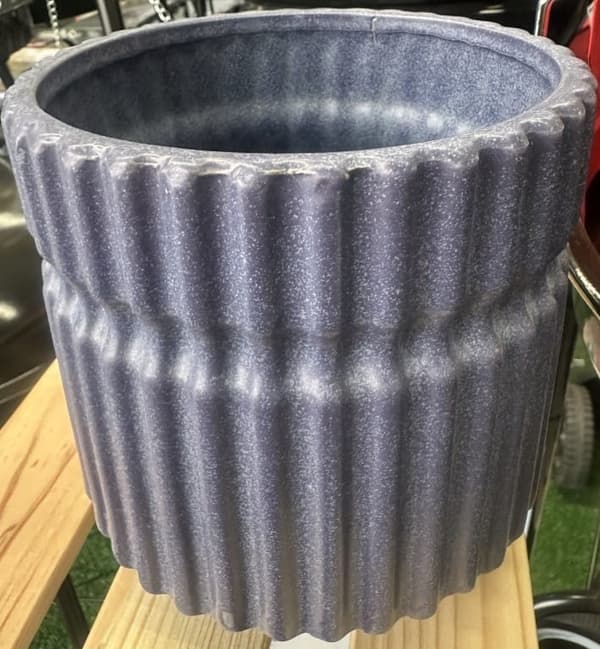 Dekorativ plastik urtepotte med ben 15,5x14,5 cm