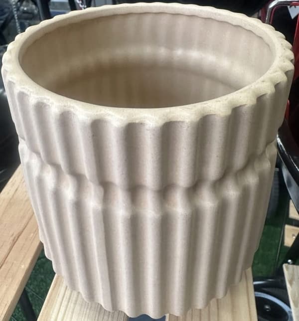 Dekorativ plastik urtepotte med ben 15,5x14,5 cm