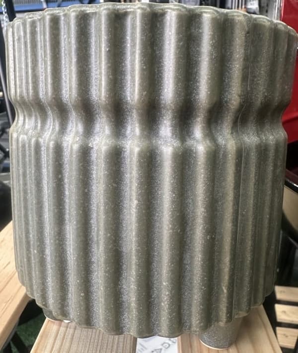Dekorativ plastik urtepotte med ben 15,5x14,5 cm
