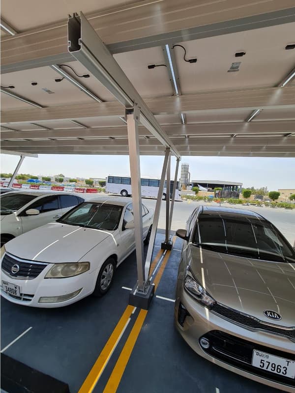 Genial dubbel carport med solcellspaneler, 6,60 kW