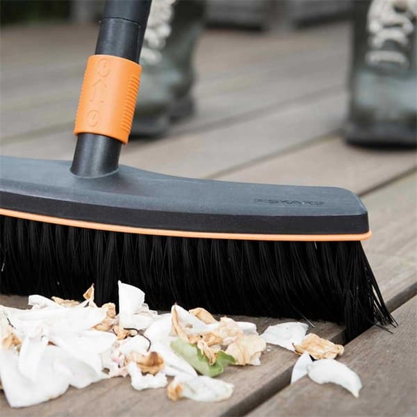 Fiskars Børste Quikfit Patio 38 Cm Sort