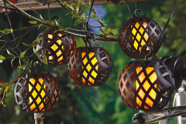 Solcellsdriven LED-slinga med 6 lyktor