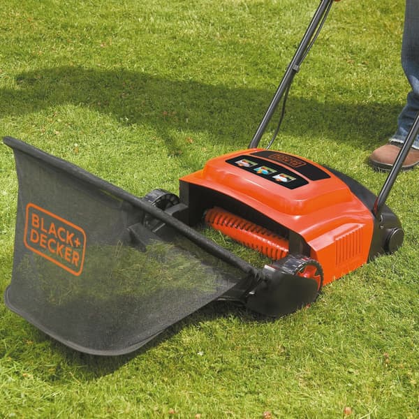 Black & Decker Mossrivare - Gräsmatteluftare