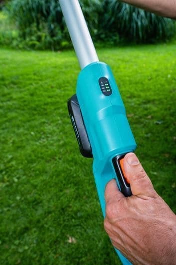 GARDENA TCS 20 18V P4A motorsag med 2,6 Ah batteri
