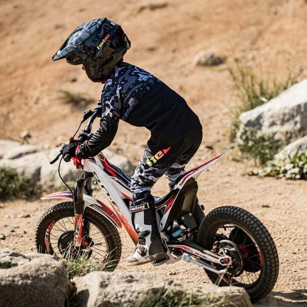 Hebo Pro Trial V Kamu T-shirt Med Lange ærmer Sort 10 Years Dreng