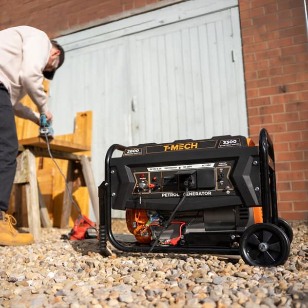 Portabel Bensindriven Generator 3300W 7HP 4-takts 210cc Elektrisk Nyckelstart Digital Display Enfas Nödkraft 230V AC 12V DC-utgång Pulverlackerat Stål