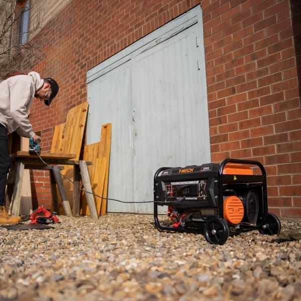 Portabel Bensindriven Generator 3300W 7HP 4-takts 210cc Elektrisk Nyckelstart Digital Display Enfas Nödkraft 230V AC 12V DC-utgång Pulverlackerat Stål