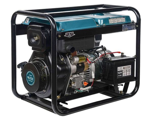 Dieselgenerator KS 8100HDE med en max/nominal effekt på 6500W/6000W, 1x16A, 1x32A (230V), automatisk spänningsregulator.