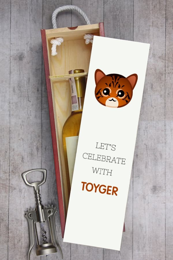 Toyger cat - viinilaatikko grafiikalla ja Art-Dog -brändin merkinnällä