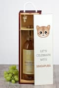 Pikkukuva 5 / 6: Singapura - viinilaatikko grafiikalla ja Art-Dog -brändin merkinnällä